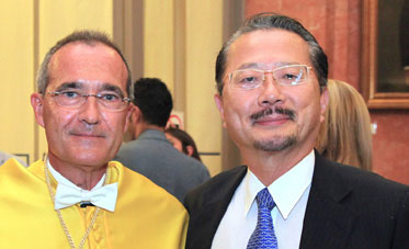 Ustrell y Naohito Watanabe, cónsul General del Japón.