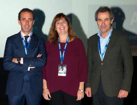 La Dra Fontana junto al Dr Montero Presidente del COEM y el Dr Javier Cortés