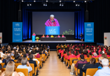 Solemne acto académico de graduación de los másteres, posgrados y residencias clínicas en Odontología